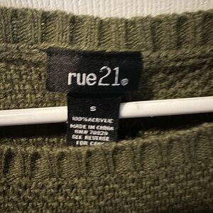 #20 Women’s Rue21 green sweater size small